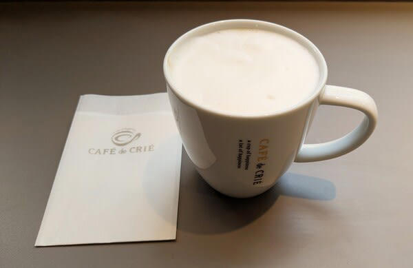 CAFÉ de CRIÉ（カフェ・ド・クリエ）「一部限定店舗のモーニングセット」, Aセット「とろけるチーズのハム＆たまごサンド」, Bセット「とろけるチーズのピザ＆たまごサンド」, Cセット「十勝産コーンクリーム＆ツナフォカッチャ」, Ｄセット「パストラミポーク＆彩り野菜フォカッチャ」, ラテメニューもリニューアル, ハムチーズトースト（セット）, チキンからあげっと, ブルーボトルコーヒー, グリルドチーズサンドイッチ with トマトスープ チキン and キャロットラペ（チーズ入り）」, トースト アボカド