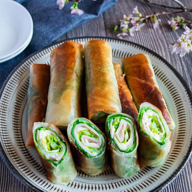 春キャベツのハムチーズ春巻き, 【春キャベツの季節になると何回も作っちゃう】「これ好きなんだよね」「もうない？」なぜか手が止まらない、巻いて焼くだけの簡単春巻きレシピ, 【巻いて焼くだけ】春キャベツをおいしく食べるならこれ。「気づいたらご飯なくなってた」「お弁当に入れたら秒で完食」ご飯が止まらない肉巻きおかず, 鶏肉と春キャベツのみそクリーム煮, 1年待った「春キャベツ×新玉ねぎ」はこの食べ方が正解。フライパン一つで「春野菜と鶏肉の濃厚みそクリーム煮」が完成！, 春キャベツのハムチーズ巻き, 【春キャベツにこんな食べ方あったんだ！】「ガリバタ味がウマすぎ」「これお弁当に入れたい」巻くだけで作れる簡単おかずレシピ
