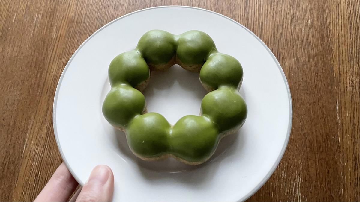 「宇治抹茶ドーナツシリーズ」は全部で5種類, どらやきをモチーフにした「ドら抹茶」, 毎年人気の「ポン・デ・宇治抹茶」, 思わず「うま……！」と声が出た「ドら抹茶」, 抹茶の苦味が◎「ポン・デ・ダブル宇治抹茶」