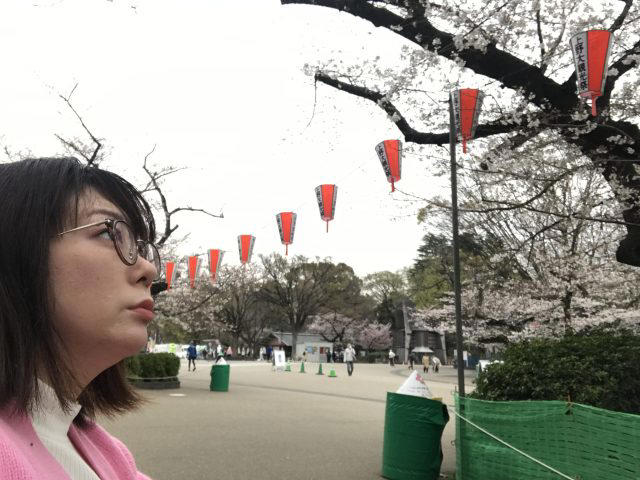 ・ひとり花見をする男性の取材で, ・ひとり花見の素晴らしさを伝えたい, ・メリット①準備も場所取りも不要, ・メリット②人と予定を合わせなくていい, ・メリット③じっくり桜を見られる, ・もっとみんなひとり花見するべし