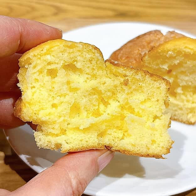 カインズで、マフィンがおいしいカフェを見つけました！, ホームセンターとは思えない、おしゃれなカフェ空間です！, コスパが高い、モーニングセットをいただきます！, 手作り感たっぷりの、ふわふわマフィンでした！, 香り高いコーヒーとマフィンは相性ばつぐん！, マフィンは単品でもセットでも購入可能です！, 穴場のカフェを発見した気分です！, コーヒーがお好きなら、シャトレーゼの「深煎り珈琲ゼリー入りカフェラテバー6本入」もおすすめです。, カフェラテアイスには、細かなコーヒーゼリーが練り込まれています。