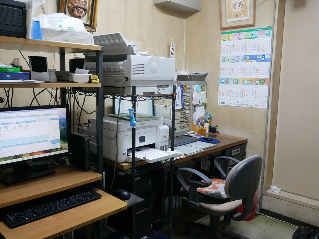 不具合も多い旧式機械と格闘、年間1000万個を製造, 運転中に「こんなんで、働きたくない」, 「継いでくれる人がいるんや」問屋の安堵が覚悟に, 説明書もない旧式機械、一時「製造不能」の危機に, 53歳で結婚、「75歳まで現役」を決意, 祖父の教えを貫き、モロッコヨーグルを作り続ける