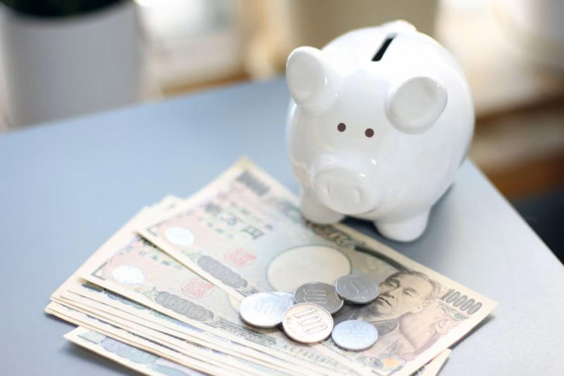 【60歳代の二人以上世帯】「貯蓄2000万円以上」は何％？平均と中央値も確認！, 60歳代二人以上世帯の貯蓄額, 【70歳代の二人以上世帯】「貯蓄2000万円以上」は何％？平均と中央値も確認！, 70歳代二人以上世帯の貯蓄額, 老後は年金をいくらもらえる？, 平均年収ごとの目安年金受給額（額面）, 老後の生活をシミュレーションしよう！