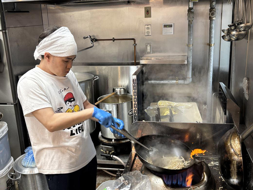 イベントへの出店依頼がすべての始まり, 安価な食材で「誰が食べても美味い」と感じる一杯を, 店名に込められた「遊び心と戦略」, 高い注目度に甘えるつもりはない