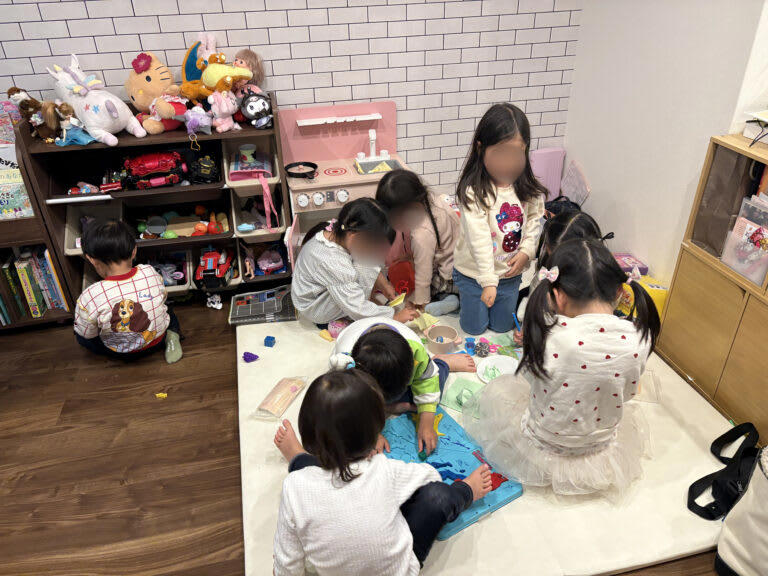 メリット① とにかく楽。子どもがいても回る, メリット② 前日まで普通に生活できる, メリット③ 新居ですぐ生活をスタートできる, デメリット① 使うものも梱包される＆どこにあるか分からない, デメリット② お気に入りが紛れるリスク, デメリット③ 埃がついたまま梱包される, デメリット④ 当日に残っているものは自分で梱包が必要, デメリット⑤ 作業が分かれていて時間がかかる, デメリット⑥ 完全に任せることはできない, デメリット⑦ 料金が高い, 荷解きは自分でやる人も多い