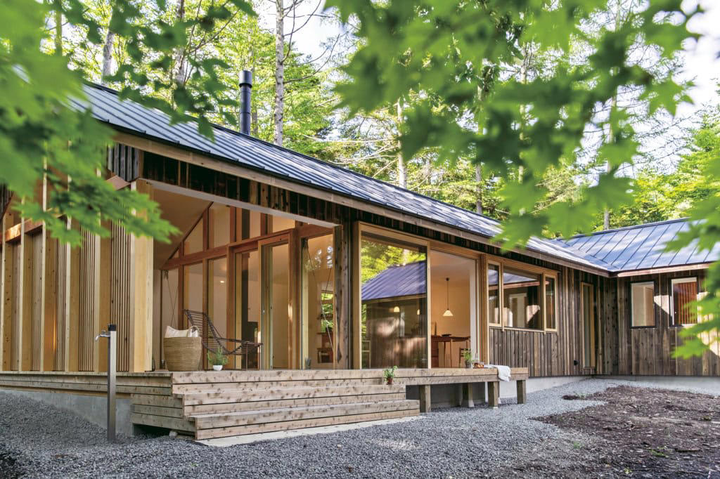 「せっかく移住したのに、〝長野〟を感じないんです」, はたして、「長野らしい住まい」とは, 長野に住んだら、雨の日も窓を開けてほしい。, 自然と調和することは、「自然体で生きる」こと, Topics 信州健康ゼロエネ住宅助成金