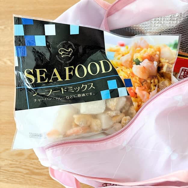 550円以下で買える「おしゃれ雑貨」をまとめました！, 1. スリーピー「エコバッグ、PK（ディズニー マリー）」, まとめ買いの荷物もしっかり入る！, 保冷もできて実用的です。, 2. セリア「コンパクトポケットティッシュケース」, チェーン付きで、バッグにかけられるんです！, SNSに、いろんな使い方のレビューが投稿されていました。, 3. キャンドゥ「アロマキャンドル サンダルウッド」, 温もりのあるウッディな香りが、高級ホテルやスパのような雰囲気。, 使わないときは、インテリアとして飾ってもおしゃれ。