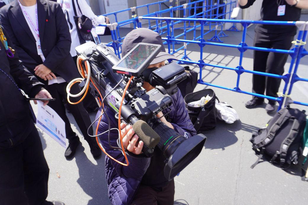 5Gなのに4Gに頼っていた, 1本の道路を車線に分ける, 万博の基地局が鈴鹿で再出発, テレビ中継の準備が「1日がかり」から「電源オン」へ, ダウンロード速度が光回線並み