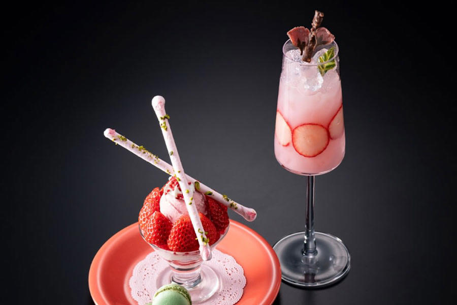 ■ 最高級ホテルの「いちごパフェ」とは…, ■ ハーゲンダッツの人気フレーバーがパフェに, ■ ビジネス街で“夜パフェ”…紅白いちご9個分, ■ 水盤越しに夕陽…バーで楽しむ“大人パフェ”, ■ 希少いちご“てんこ盛り”…10食限定パフェ