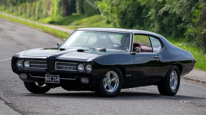 1970 Dodge Challenger R/T 440 Six Pack: 13.6 @ 105 mph, 1970 Ford Mustang BOSS 429: 13.6 @ 114 mph, 1970 Buick GS / GSX Stage 1: 13.38 @ 105.5 mph, 1970 Chevrolet Chevelle SS 454: 13.12 @ 107.01 mph, 1970 Plymouth Barracuda 426 Hemi: 13.10 @ 107.1 mph