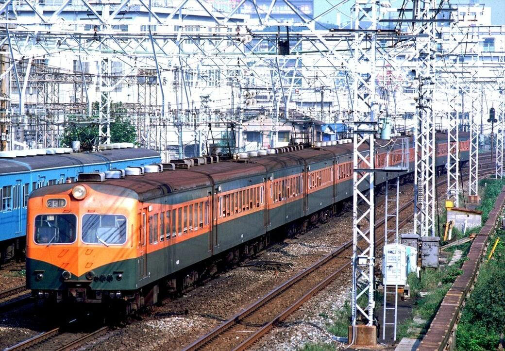 「急行型電車」の登場, 急行型の元祖、153系, 急行型の代表格、165系, ローズピンクの「交直流急行型」, 北陸本線の電車急行黄金時代