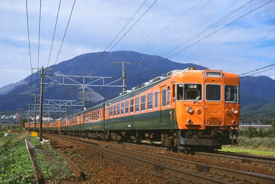 「急行型電車」の登場, 急行型の元祖、153系, 急行型の代表格、165系, ローズピンクの「交直流急行型」, 北陸本線の電車急行黄金時代
