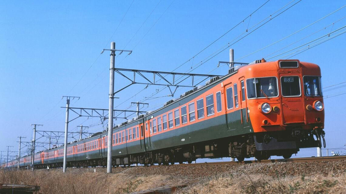 「急行型電車」の登場, 急行型の元祖、153系, 急行型の代表格、165系, ローズピンクの「交直流急行型」, 北陸本線の電車急行黄金時代