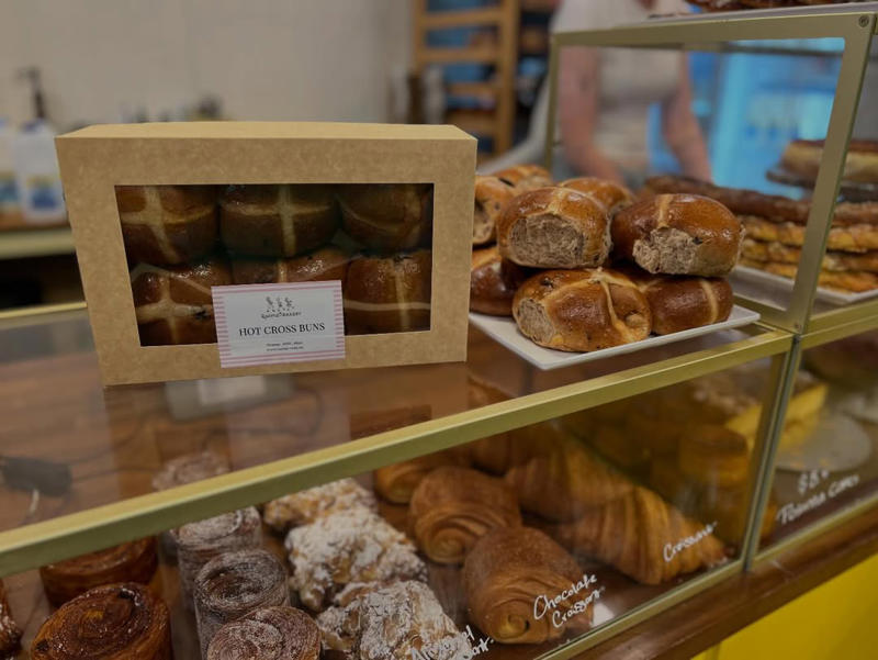 NSW South Coast bakeries, Millers’ Local Bakehouse , Slow Dough , Gumnut Patisserie , Flour Water Salt , Honorbread , Wild Rye’s Baking Co , NSW North Coast bakeries, Burnt Honey Bakery , Bread Social , Home Alstonville , Central West, Racine , Black Cockatoo Bakery , Althea by Zin