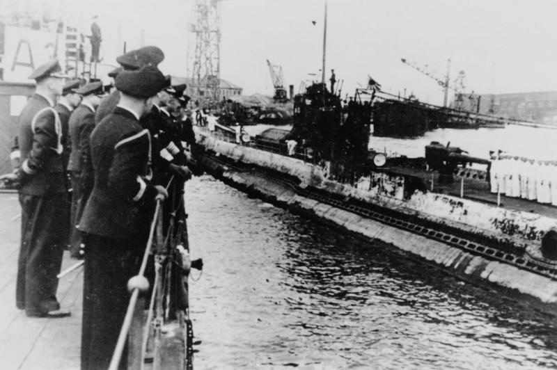 元海軍大尉の商社マン, 直前に知らされたドイツ渡航, アラビア海の炎熱地獄, イルカの群れが真横をかすめる, 風呂にすら入れなかった4か月, ヒトラーから勲章を, 占領下のパリ市街