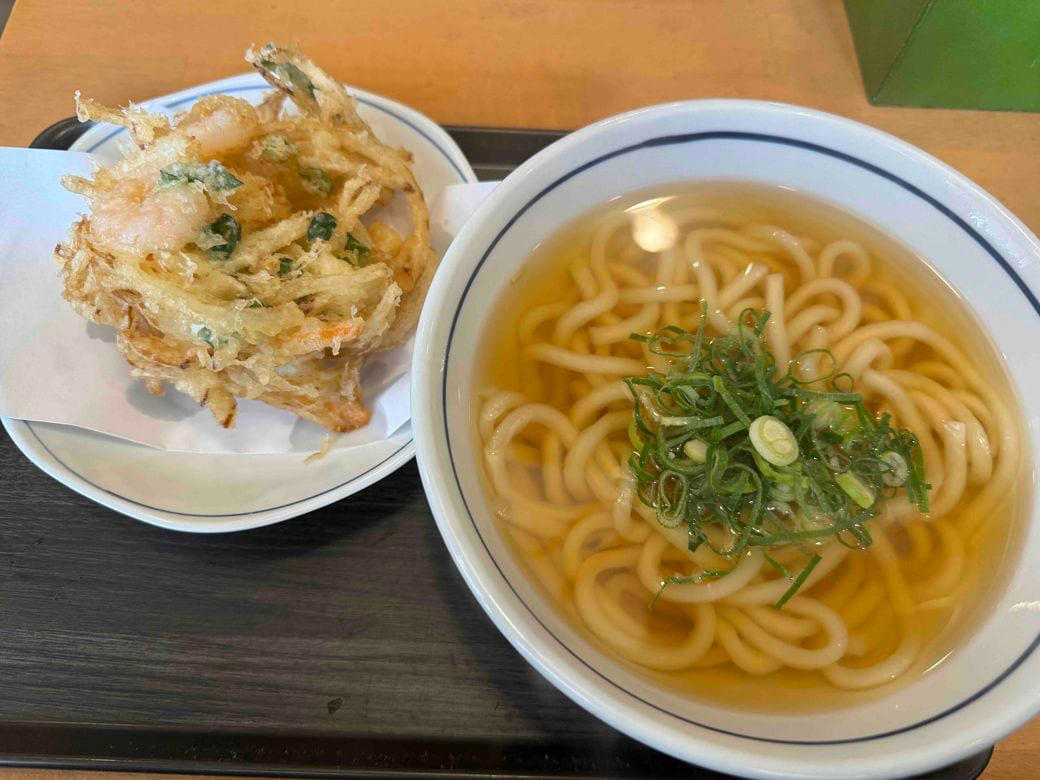 地元民が言われて困るリクエストは「屋台に行きたい」, 多国籍料理にコーヒー。新規屋台から始まる新しい福岡屋台文化, 「1杯1000円」は高すぎる？ ラーメンが“おやつ”の福岡県民, 実は、「うどんの地」。福岡のうどん3大チェーンの魅力,  北九州発「第4の勢力」と、進化する「うどん居酒屋」 ,  地元民に「もつ鍋屋」を指定するのはもったいない？　まだまだ奥が深い福岡の食 