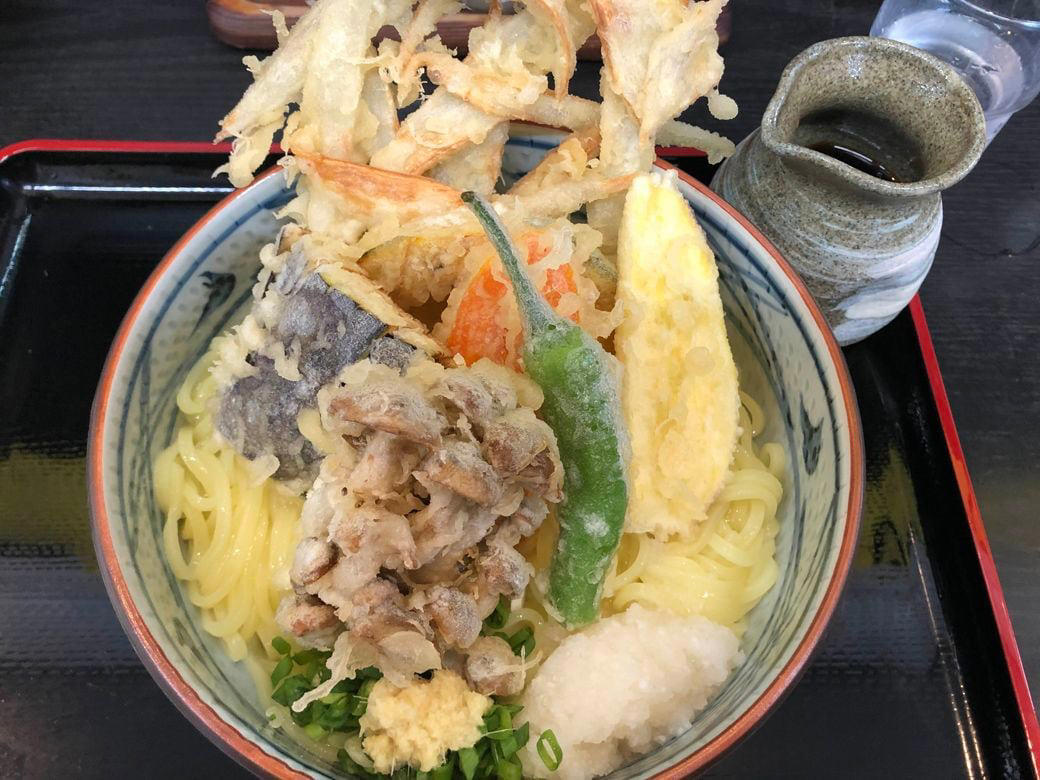 地元民が言われて困るリクエストは「屋台に行きたい」, 多国籍料理にコーヒー。新規屋台から始まる新しい福岡屋台文化, 「1杯1000円」は高すぎる？ ラーメンが“おやつ”の福岡県民, 実は、「うどんの地」。福岡のうどん3大チェーンの魅力,  北九州発「第4の勢力」と、進化する「うどん居酒屋」 ,  地元民に「もつ鍋屋」を指定するのはもったいない？　まだまだ奥が深い福岡の食 