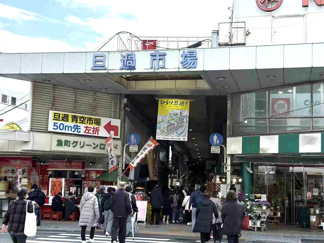 福岡に来てくれる観光客に、地元民が抱く“微かな申し訳なさ”, 日常を楽しむなら、「リヤカー部隊」と豊富な飲食店が魅力の西新へ, 福岡市内から1時間。移住者が急増する「糸島」の魅力, 博多から新幹線で15分。福岡市と異なる風情が楽しめる小倉, 近海の鮮魚も！活気あふれる「旦過市場」, 地元民もあまり知らない「若冲」の贅沢と、平尾台の雄大な自然,  異なる3つの海に育まれた「魚介の聖地」・北九州 , 「コンビニより焼鳥屋が多い」久留米に、水郷ならではの情緒が楽しめる柳川, 福岡市を「ハブ」として、福岡県を丸っと満喫