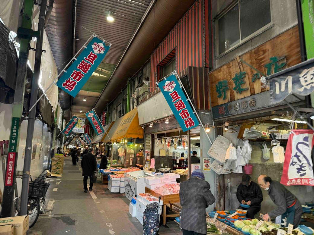福岡に来てくれる観光客に、地元民が抱く“微かな申し訳なさ”, 日常を楽しむなら、「リヤカー部隊」と豊富な飲食店が魅力の西新へ, 福岡市内から1時間。移住者が急増する「糸島」の魅力, 博多から新幹線で15分。福岡市と異なる風情が楽しめる小倉, 近海の鮮魚も！活気あふれる「旦過市場」, 地元民もあまり知らない「若冲」の贅沢と、平尾台の雄大な自然,  異なる3つの海に育まれた「魚介の聖地」・北九州 , 「コンビニより焼鳥屋が多い」久留米に、水郷ならではの情緒が楽しめる柳川, 福岡市を「ハブ」として、福岡県を丸っと満喫