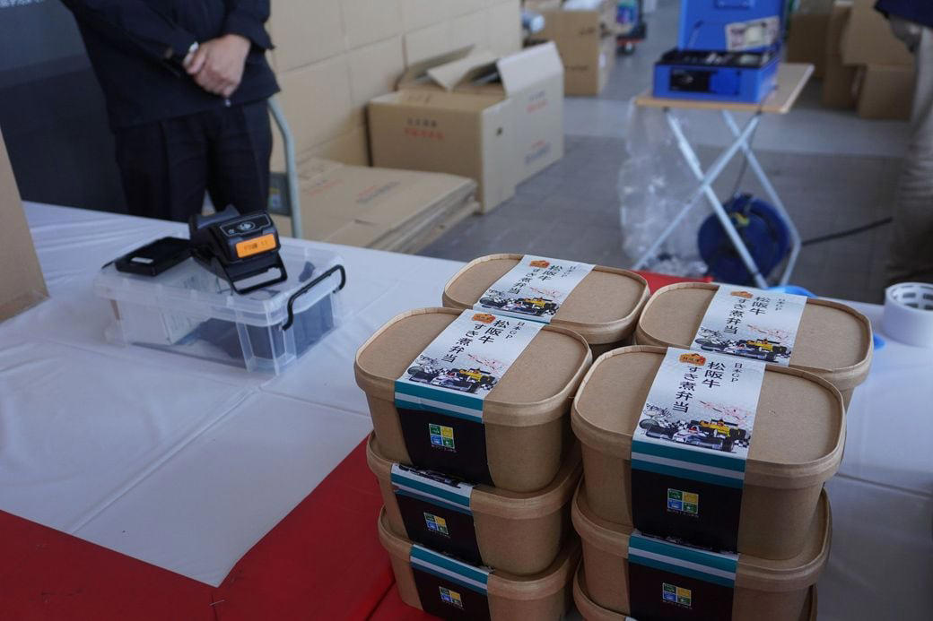 5Gなのに4Gに頼っていた, 1本の道路を車線に分ける, 万博の基地局が鈴鹿で再出発, テレビ中継の準備が「1日がかり」から「電源オン」へ, ダウンロード速度が光回線並み