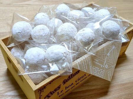 ■バターをやわらかく練り、粉糖を加えます, ■粉類を混ぜます！, ■粉糖をまぶします！, ■2回目の粉糖でおめかし, ■ コツ・ポイント
