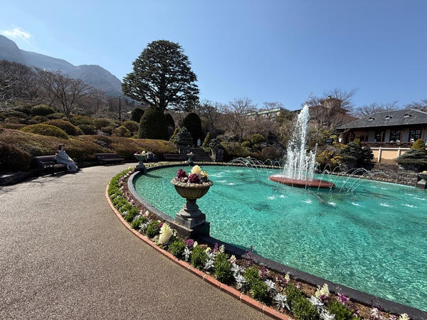 スイーツ×アートで心と身体を整える一日, 緑とスイーツに癒される「強羅公園」, 一色堂茶廊で春を感じるスイーツを, 感性をひらくアート体験「彫刻の森美術館」, アートの余韻とともに味わう限定スイーツ, 旅の合間に楽しむ、ご褒美スイーツ, 温泉で“整う”贅沢時間「箱根湯本富士屋ホテル」