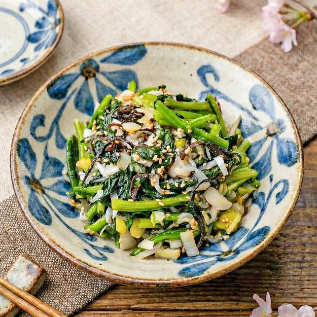 ほうれん草としらすと塩昆布のポン酢ナムル, 【ほうれん草はこうやって食べて】冷蔵庫に残ってたらガッツポーズ！さっぱりコクうまな簡単副菜レシピ, ほうれん草とにんじんのごまみそ和え, 【ほうれん草はゆでずに時短】「作り置きに便利」「お弁当にもぴったり」ほうれん草とちくわで作る常備菜レシピ, ほうれん草としらすのねぎ塩ナムル, 【うちではほうれん草をこうやって食べてます！】「ごま和えより好き！」「作り置きにして」5分で作れる簡単おつまみレシピ, ほうれん草とちくわのツナのごまみそ和え, 【ほうれん草は一生ゆでません】「こっちのが甘くて濃厚」「忙しい日に助かる〜」家族の味見が止まらない簡単副菜レシピ