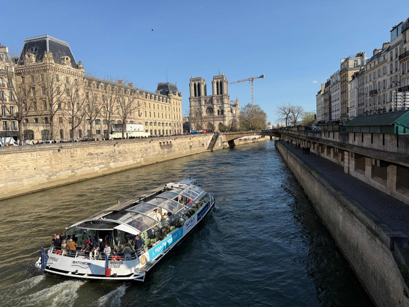Dos and don’ts in Paris , Are people in Paris friendly to Americans? , What to do in Paris , What needs reservations in Paris? , What requires tickets in Paris? , How should tourists dress in Paris? , Is it still safe to travel to Paris right now? , Is ,000 enough for a week in Paris? , Are you supposed to tip in Paris? , What is the best way for tourists to get around Paris?