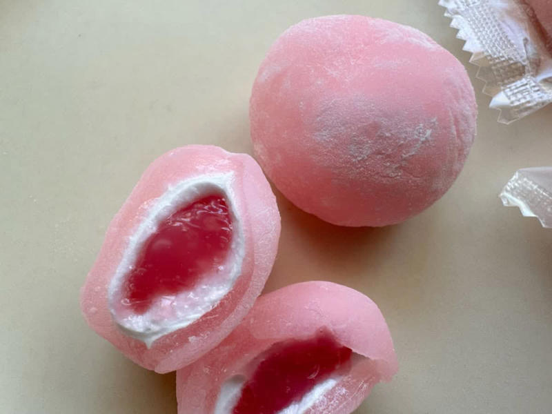 エスターバニーにキュン♡「さくら香るいちごもこ」, 春を感じる贅沢和パフェ「さくらと宇治抹茶の和パフェ」, さくら香るもちもちミニ大福「さくらラテ大福」, ふんわりやわらかな癒し系♡「さくらラテ マシュマロチョコ」, すっきり優しい春の味「桜香る白桃ゼリー」, 今だけの贅沢な味わい♡推しの“さくらスイーツ”見つけちゃお！