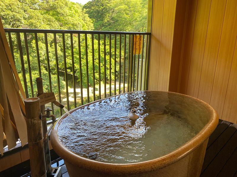 朝食バイキングが豪華すぎる名旅館, 飛騨地方の郷土料理に舌鼓を打つ秘湯, 朝夕、川床で絶品料理をいただける湯宿, 旨み凝縮、名物の地獄蒸しを堪能できる宿