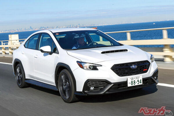 待望の日本上陸！　6MTモデルの「WRX」, 岡本幸一郎が乗って評価：「時代遅れで何が悪い！　HパターンMTという贅沢」, 大音安弘が乗って評価：「エンジンと対話できる喜び。これが大人のツアラーの正解」, 工藤貴宏が乗って評価：「中途半端なんて言わせない！　MTで味わうWRXの気持ちよさ」