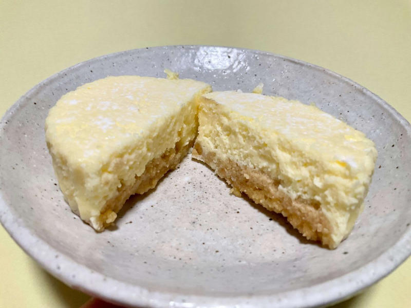 【3位】おなかペコペコのとき、これが正解。食べごたえ重視のりんごケーキ, 素朴だけどクセになる！ 腹持ち抜群のボリューム感, 【2位】ひと口でほっとする。"癒やし系ど真ん中"の上品ショコラ, カロリー150kcal！ 罪悪感なしの「ふわっほわ」食感, 【1位】「これが291円は反則では？」タルトのザクザク感まで完璧な本格派チーズケーキ, コンビニのレベルを超えた！ 専門店顔負けの"とろ生感", 【総評】気分に合わせて選べる、死角なしの神ラインナップ！