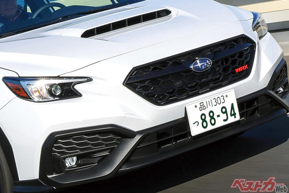 待望の日本上陸！　6MTモデルの「WRX」, 岡本幸一郎が乗って評価：「時代遅れで何が悪い！　HパターンMTという贅沢」, 大音安弘が乗って評価：「エンジンと対話できる喜び。これが大人のツアラーの正解」, 工藤貴宏が乗って評価：「中途半端なんて言わせない！　MTで味わうWRXの気持ちよさ」