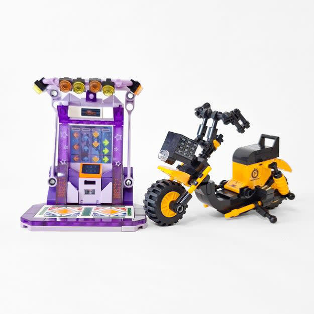 ダイソーでは、ハイクオリティな「ミニブロック」を販売しています。, 公式youtubeでおすすめされていた、ミニブロックシリーズです。, 程よい難易度で、楽しんで組み立てられます。, 懐かしい気持ちになる、ダンスゲーム機。, 本物のバイクを小さくしたような、リアルな作りが魅力。, フィギュアと組み合わせて、撮影するのも楽しいです。, 道具を用意しておくと、組み立てがスムーズ。, 種類が豊富で、いろいろ集めたくなりました！, オシャレな雑貨なら、イケアの「SPETSBOJ スペッツボイ テーブルランプ, 調光可能／イエロー」もおすすめ！, ベッドで本を読むときや、夜にリビングでくつろぐときに重宝しますよ。