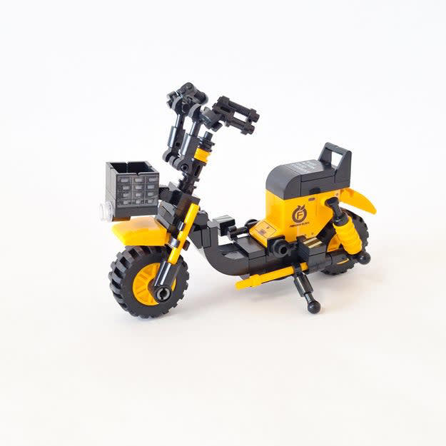 ダイソーでは、ハイクオリティな「ミニブロック」を販売しています。, 公式youtubeでおすすめされていた、ミニブロックシリーズです。, 程よい難易度で、楽しんで組み立てられます。, 懐かしい気持ちになる、ダンスゲーム機。, 本物のバイクを小さくしたような、リアルな作りが魅力。, フィギュアと組み合わせて、撮影するのも楽しいです。, 道具を用意しておくと、組み立てがスムーズ。, 種類が豊富で、いろいろ集めたくなりました！, オシャレな雑貨なら、イケアの「SPETSBOJ スペッツボイ テーブルランプ, 調光可能／イエロー」もおすすめ！, ベッドで本を読むときや、夜にリビングでくつろぐときに重宝しますよ。