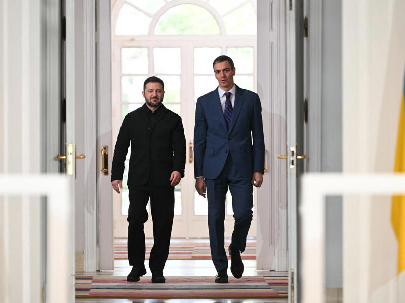 13. Ukraine's mean height is 5 feet 8.43 inches (173.8 cm). 22. Belarus' mean height is 5 feet 8.03 inches (172.8 cm)., 22. Cook Islands' mean height is 5 feet 8.03 inches (172.8 cm)., 19. Poland's mean height is 5 feet 8.21 inches (173.25 cm)., 19. Germany's mean height is 5 feet 8.21 inches (173.25 cm)., 18. Norway's mean height is 5 feet 8.29 inches (173.45 cm)., 16. Finland's mean height is 5 feet 8.33 inches (173.55 cm)., 16. Dominica's mean height is 5 feet 8.33 inches (173.55 cm)., 15. Sweden's mean height is 5 feet 8.35 inches (173.6 cm)., 13. Ukraine's mean height is 5 feet 8.43 inches (173.8 cm)., 13. Croatia's mean height is 5 feet 8.43 inches (173.8 cm)., 12. Slovakia's mean height is 5 feet 8.52 inches (174.05 cm)., 11. Slovenia's mean height is 5 feet 8.54 inches (174.1 cm)., 10. Lithuania's mean height is 5 feet 8.56 inches (174.15 cm)., 9. Serbia's mean height is 5 feet 8.7 inches (174.5 cm)., 8. The Czech Republic's mean height is 5 feet 8.74 inches (174.6 cm)., 6. Bosnia and Herzegovina's mean height is 5 feet 8.9 inches (175 cm)., 6. Latvia's mean height is 5 feet 8.9 inches (175 cm)., 5. Iceland's mean height is 5 feet 9.09 inches (175.5 cm)., 4. Denmark's mean height is 5 feet 9.17 inches (175.7 cm)., 3. Estonia's mean height is 5 feet 9.19 inches (175.75 cm)., 2. Montenegro's mean height is 5 feet 9.55 inches (176.65 cm)., 1. The Netherlands' mean height is 5 feet 9.72 inches (177.1 cm).