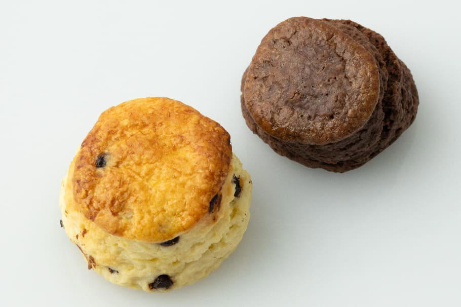 キャロットケーキ専門店 Cherish Foods（チェリッシュフーズ）/ 東京・駒込 ※土日限定販売, MAKIMONO（マキモノ）/ 東京・武蔵境 ※土日限定販売, YES COFFEE（イエスコーヒー）/ 東京 ※土日限定販売, funny bake cafe（ファニーベイクカフェ）/ 兵庫 ※4月4日・5日限定販売, ぐるてんずカヌレ/小麦研究所（グルテンズカヌレ/コムギケンキュウジョ）/ 東京・武蔵小金井 ※4月11日・12日限定販売, mamicook（マミコック）※実店舗なし, SPICE American bake shop（スパイス アメリカンベイクショップ）/ 群馬, Abicajo Butter Studio（アビカジョ バタースタジオ）/ 東京・飯田橋, Seiichiro,NISHIZONO（セイイチロウ ニシゾノ）/ 大阪, 午後の喫茶マイニチ（ゴゴノキッサマイニチ）/ 大阪, 湘南ギルトフリースイーツ（ショウナンギルトフリースイーツ）/ 神奈川, ishi kamakura（イシ カマクラ）/ 神奈川, amijok（アミジョク）/ 長野, 自然食と酵母菓子 nui（シゼンショクトコウボガシ ヌイ）/ 埼玉, 珈琲処カラス（コーヒードコロ カラス）/ 愛知, le sputnik（ル スプート ニク）/ 東京・六本木, Rabbit Hole Bakes（ラビットホールベイクス）/ 埼玉, AMAZON CACAO（アマゾンカカオ）/ 長野 ※土日限定販売, funny bake cafe（ファニーベイクカフェ）/ 兵庫 ※4月4日・5日限定販売, Abicajo Butter Studio（アビカジョ バタースタジオ）/ 東京・飯田橋, PUBLIC（パブリック）/ 岡山, スコーンと焼き菓子の店SAKU（スコーントヤキガシノミセサク）/ 茨城, mamicook（マミコック）※実店舗なし, Kazu Bake（カズベイク）/ 埼玉, yume no okashi（ユメノオカシ）/ 東京・三軒茶屋, Jardan！（ジャーダン）/ 沖縄, jean scones（ジーン スコーンズ）/ 静岡, amijok（アミジョク）/ 長野, Artisan Lien（アルティザン リアン）/ 東京・白金高輪, BAKESHOP LOTERIE（ベイクショップ ロトリー）/ 茨城, L’atelier it。（ラトリエイット）/ 群馬, Macaroi（マカロワ） ※実店舗なし, 自然食と酵母菓子 nui（シゼンショクトコウボガシ ヌイ）/ 埼玉, 多計雄（タケオ） ※実店舗なし, ishi kamakura（イシ カマクラ）/ 神奈川, Pâtissière MAYO（パティシエール マヨ）/ 東京・六本木, Yohei Miyaguchi（ヨウヘイ ミヤグチ）※実店舗なし, モクシャチャイ/ 東京・中目黒, grain.（グレイン）/ 香川, パンとお菓子 Humme（パントオカシ ハム）/ 鹿児島, 菓子屋ヒトハコ（カシヤヒトハコ）/ 奈良, le sputnik（ル スプート ニク）/ 東京・六本木, MAKIMONO（マキモノ）/ 東京・武蔵境, Rabbit Hole Bakes（ラビットホールベイクス）/ 埼玉, SPICE american bake shop（スパイス アメリカンベイクショップ）/ 群馬, 紅茶とスコーン 葉々屋（コウチャトスコーン ヨウヨウヤ）/ 東京・府中, 塩屋SCONE（シオヤスコーン）/ 兵庫, chunk&amp;mog（チャンクアンドモグ）/ 神奈川