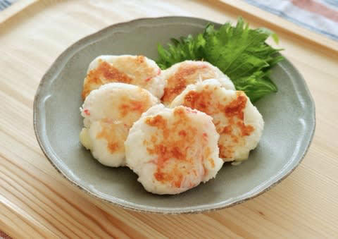 包丁もまな板も不要！ポリ袋1つで作るお弁当おかず, ポリ袋に入れてもむだけ、フライパンで焼いたら完成, 香ばしさとうまみが合わさって、ご飯によく合う味わいに, はんぺんはしっかりつぶすと口当たりなめらかに, お弁当にも夕飯にも活躍するおかず