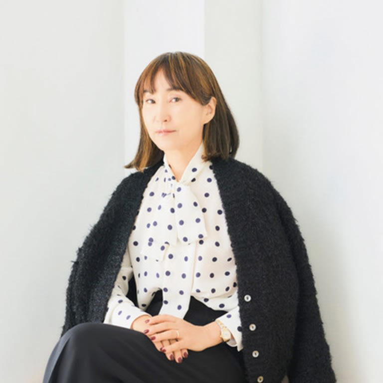少数精鋭で〝旬を更新〞するのが賢くおしゃれを楽しむ鍵, パンツスタイルを更新するなら今季はバレルパンツに注目, ここいちばんに備えて春こそ良質なネイビージャケットを新調, この春のライトアウターは断然スイングトップ, トレンド小物でいまの気分をまとって, この記事を書いた人 素敵なあの人編集部