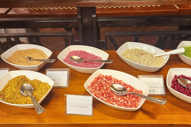 フレッシュいちごとアイデア満載のスイーツで、いちごのおいしさを味わい尽くす, ブランドいちごを好きなだけ食べ比べ, できたてを味わえる「いちご大福」や、「チョコレートファウンテン」も必食, セイヴォリーのおいしさも人気の理由