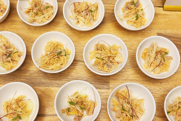 フレッシュいちごとアイデア満載のスイーツで、いちごのおいしさを味わい尽くす, ブランドいちごを好きなだけ食べ比べ, できたてを味わえる「いちご大福」や、「チョコレートファウンテン」も必食, セイヴォリーのおいしさも人気の理由