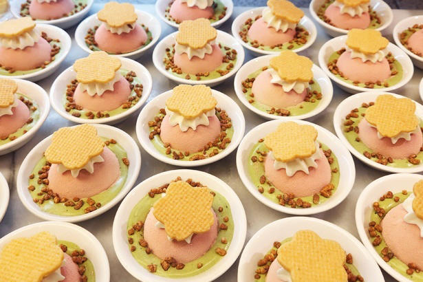 フレッシュいちごとアイデア満載のスイーツで、いちごのおいしさを味わい尽くす, ブランドいちごを好きなだけ食べ比べ, できたてを味わえる「いちご大福」や、「チョコレートファウンテン」も必食, セイヴォリーのおいしさも人気の理由