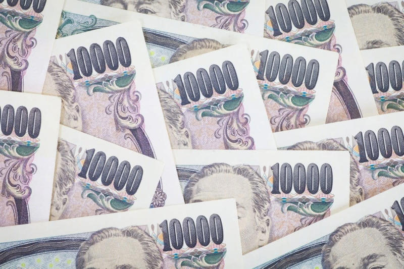日本の富裕層・超富裕層の割合は？階層別の世帯数をデータで確認, 富裕層と超富裕層が全体に占める割合とは, 年代別の貯蓄額を比較！20〜70歳代の平均と中央値はいくら？, 【単身世帯】年代別（20〜70歳代）の平均貯蓄額と中央値, 【二人以上世帯】年代別（20〜70歳代）の平均貯蓄額と中央値, シニア世帯の生活実態「日常生活が困難」と答えた割合はどのくらい？, 「二人以上世帯」60歳代・70歳代の回答結果, 「単身世帯」60歳代・70歳代の回答結果, 家計の状況に応じて将来の資金計画を立てよう