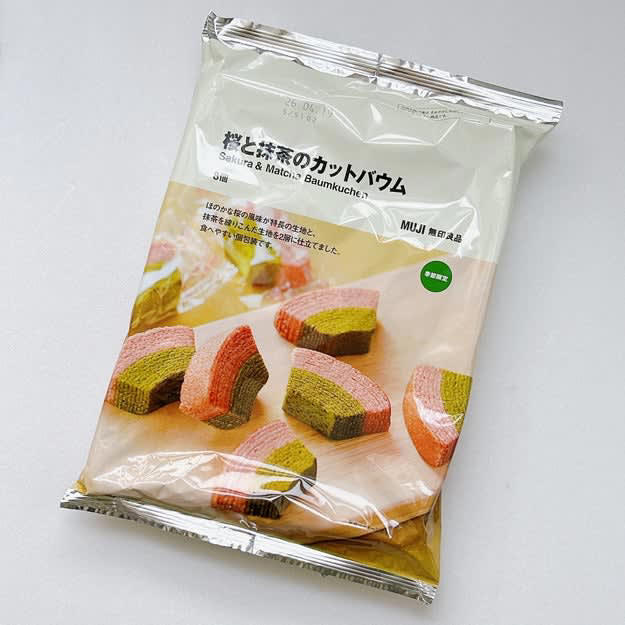 無印良品では3月20日から「無印良品週間」を開催中です。, 1.「桜と抹茶のカットバウム」, フレーバーのインパクトがすごい！, 生地はしっとりしていて、なめらか。, 2.「桜もち入りトラ焼き」, 桜の香りがふんわりと広がって、上品な味わい！, ひと口で、いろんな食感が楽しめます。, 3.「桜と抹茶のキャンディングポップコーン」, 桜味は、和×洋の組み合わせが新感覚。, 濃厚な抹茶の風味が堪能できます。
