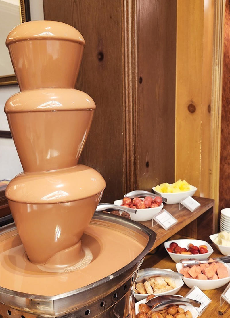 フレッシュいちごとアイデア満載のスイーツで、いちごのおいしさを味わい尽くす, ブランドいちごを好きなだけ食べ比べ, できたてを味わえる「いちご大福」や、「チョコレートファウンテン」も必食, セイヴォリーのおいしさも人気の理由