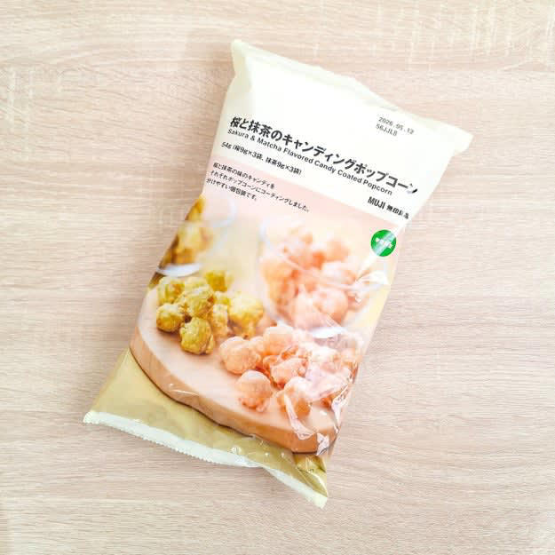 無印良品では3月20日から「無印良品週間」を開催中です。, 1.「桜と抹茶のカットバウム」, フレーバーのインパクトがすごい！, 生地はしっとりしていて、なめらか。, 2.「桜もち入りトラ焼き」, 桜の香りがふんわりと広がって、上品な味わい！, ひと口で、いろんな食感が楽しめます。, 3.「桜と抹茶のキャンディングポップコーン」, 桜味は、和×洋の組み合わせが新感覚。, 濃厚な抹茶の風味が堪能できます。