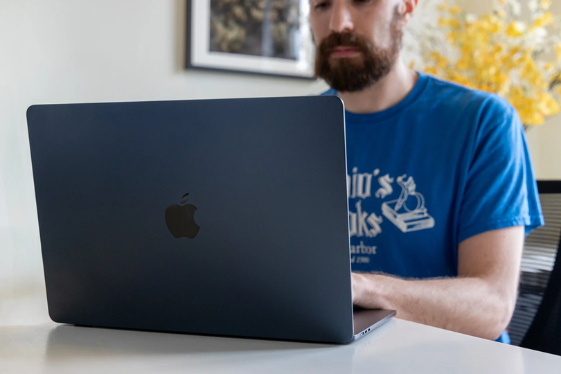 充分な処理性能。MacBook Proには劣るけど, やっぱりGPUは10コア欲しい…, 目に優しいディスプレイ、耳に心地よいサウンド, 「バッテリー丸1日持つ」はホント, やっぱり価格は大きいよね…