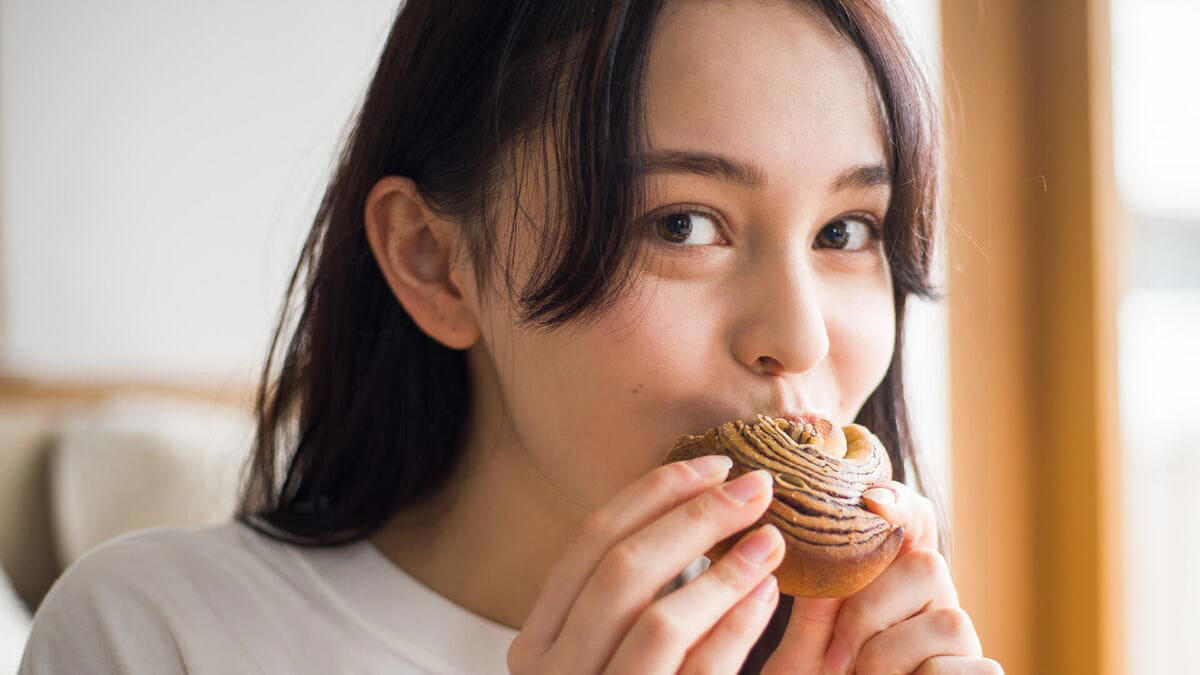 甘さは、上品に。香りは、豊潤に。, ベルギーチョコレート 1.7倍。しっかりチョコレートパン、だけど毎日でも食べたい上質な味わい。, 豊かな余韻が最後の一口まで続く、マーブルロール形状。, チョコもリッチに、パッケージもリッチに。, ■スマートフード完全栄養食「BASE FOOD」とは？
