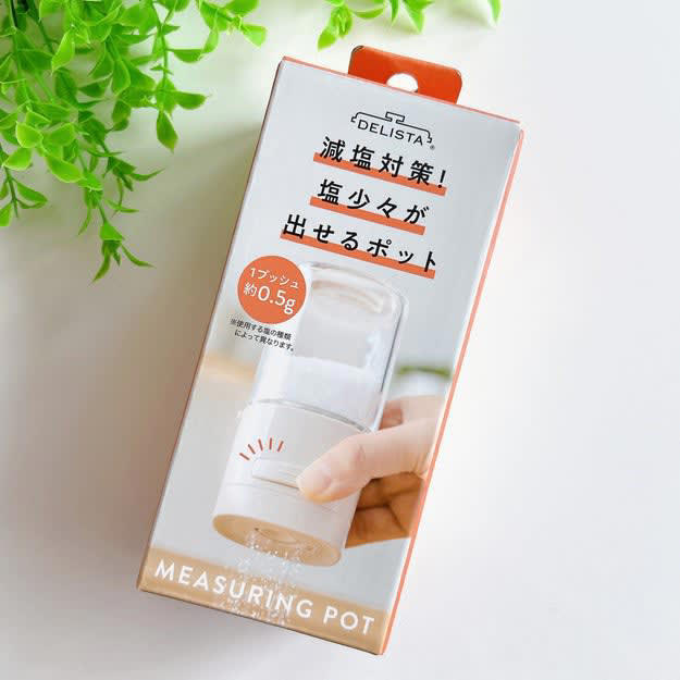 ニトリでは、調理をラクにしてくれる「アイデア便利グッズ」を販売中です。, 1.「1枚4役 解凍プレート シャープナー おろし付き まな板 M(KY083)」, 1時間後には、手でほぐせるくらい柔らかくなった！, 氷を置いてみても、その違いは一目瞭然。, 2.「減塩対策！塩少々が出せるポット」, 片手で簡単にプッシュできます。, 買って大正解の便利グッズでした。, 3.「いっしょにチンして熱くないプレートマット」, 熱さをほとんど感じないことにびっくり！, 子どもが食事をするときにも活躍しますよ。