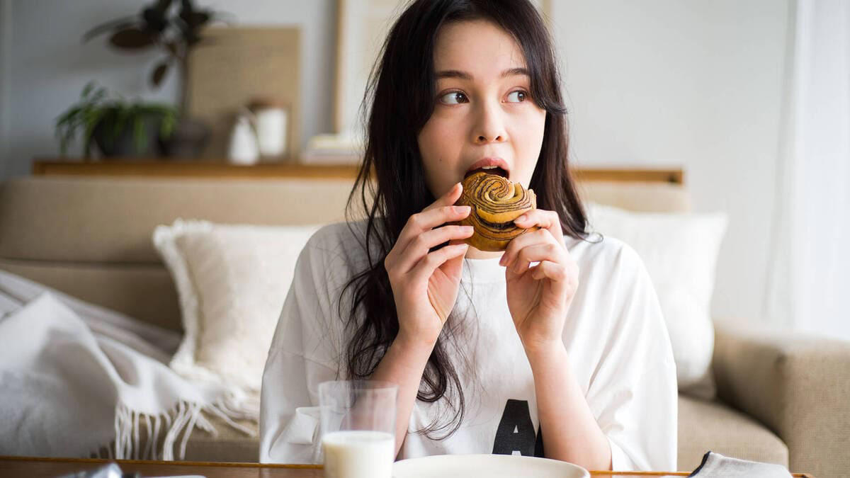 甘さは、上品に。香りは、豊潤に。, ベルギーチョコレート 1.7倍。しっかりチョコレートパン、だけど毎日でも食べたい上質な味わい。, 豊かな余韻が最後の一口まで続く、マーブルロール形状。, チョコもリッチに、パッケージもリッチに。, ■スマートフード完全栄養食「BASE FOOD」とは？